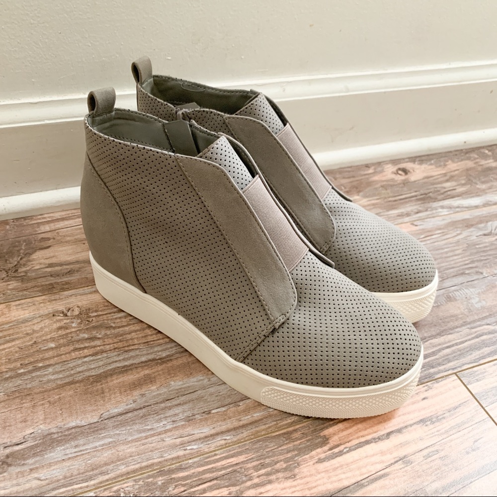 Ankle booties